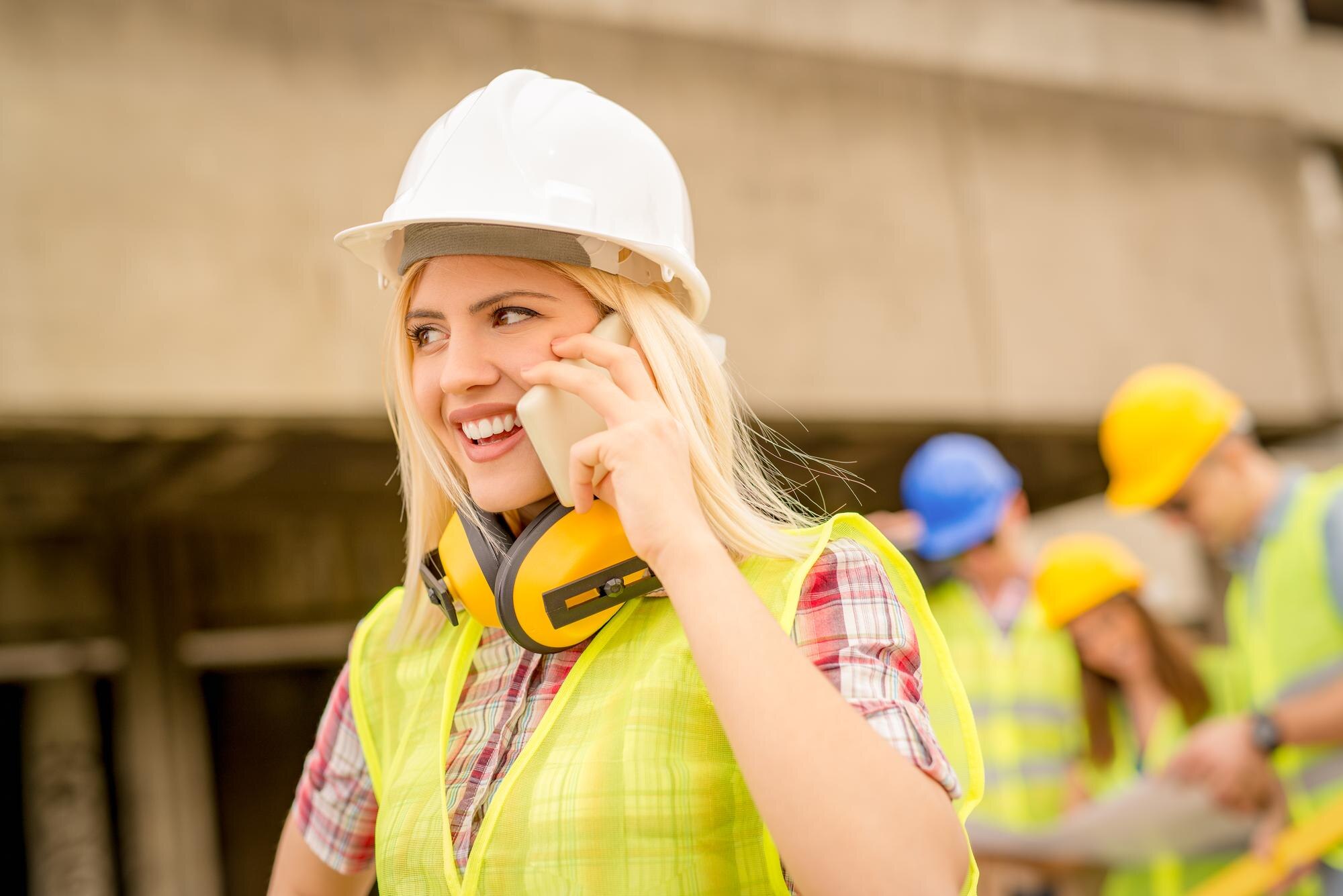 ANTONIO RULL CAPLLOCH - Contacto - beautiful young female construction architects using phone construction site